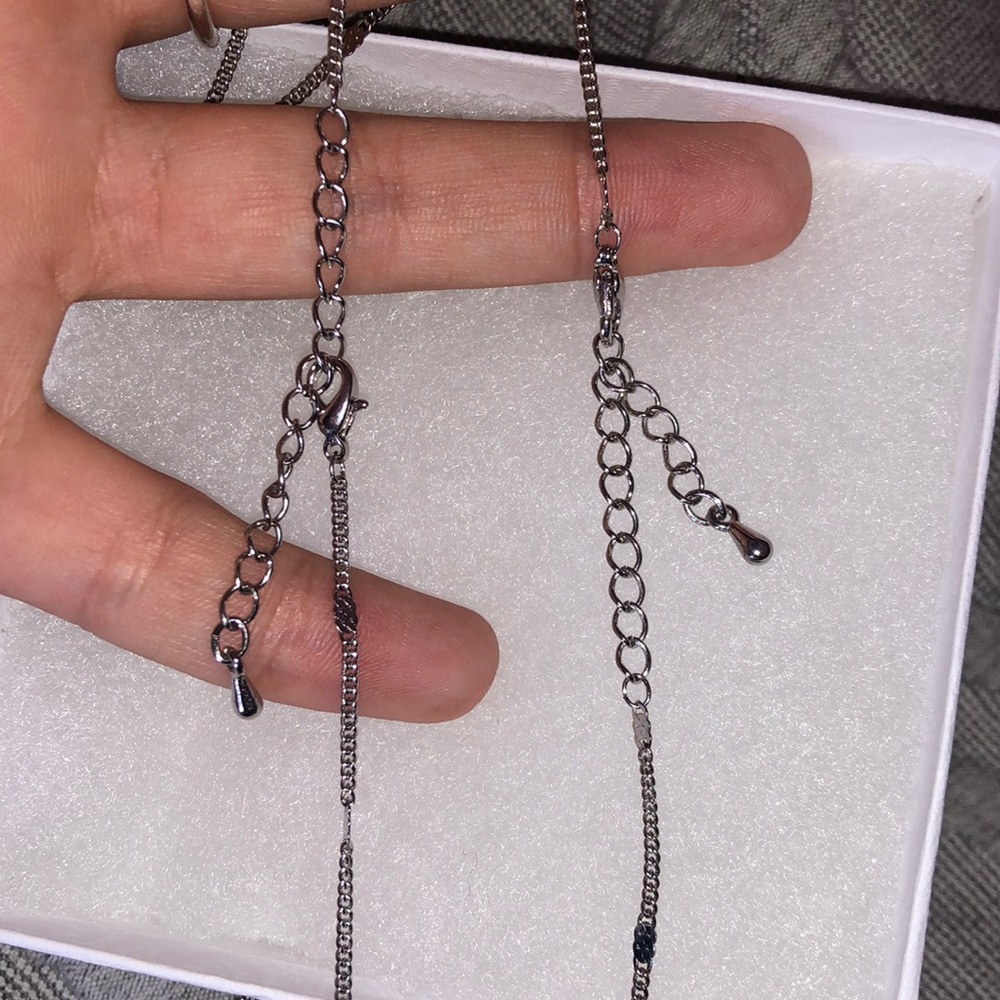 2 Silver Necklaces - Picture 5 of 5